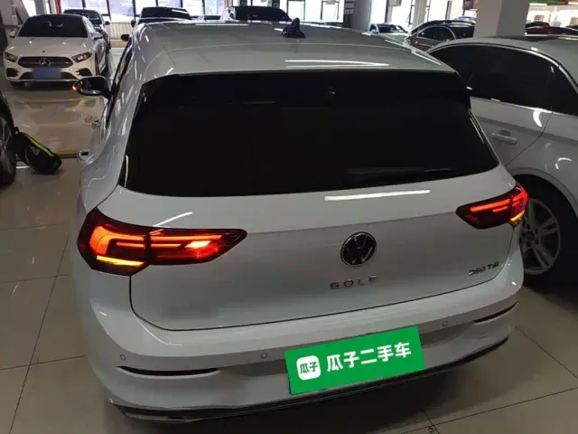 Volkswagen Golf — Фото автомобиля 5