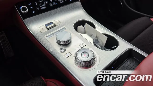 Genesis GV70 — Фото автомобиля 12