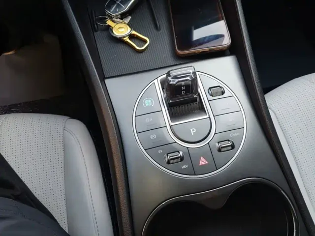 BYD Seal 05 DM-i — Фото автомобиля 13