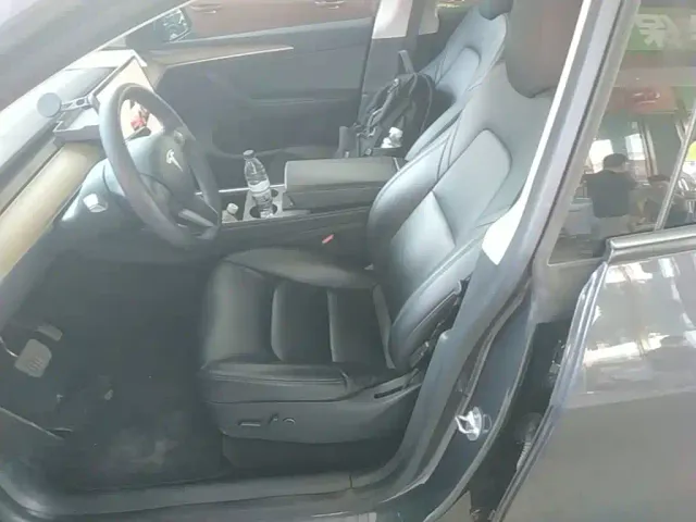 Tesla Model Y — Фото автомобиля 14