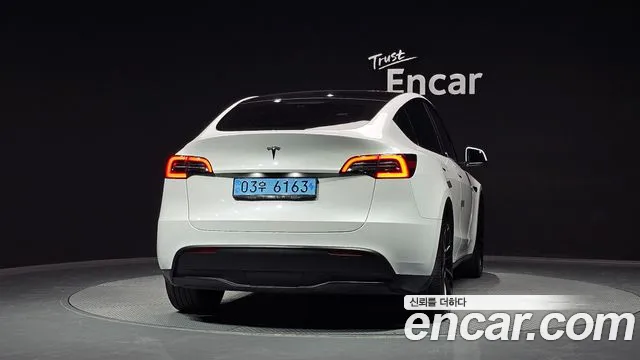 Tesla Model Y — Фото автомобиля 4