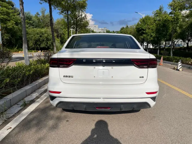 Geely Emgrand — Фото автомобиля 17