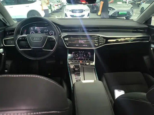 Audi A7L — Фото автомобиля 9