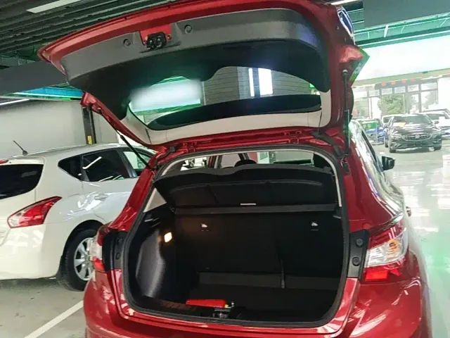 Nissan Tiida — Фото автомобиля 18