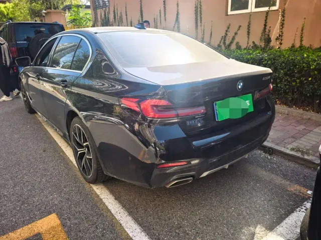 BMW 5 Series — Фото автомобиля 11