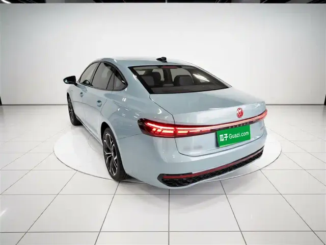 Volkswagen Passat — Фото автомобиля 4