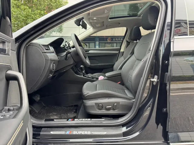 Skoda Superb — Фото автомобиля 8