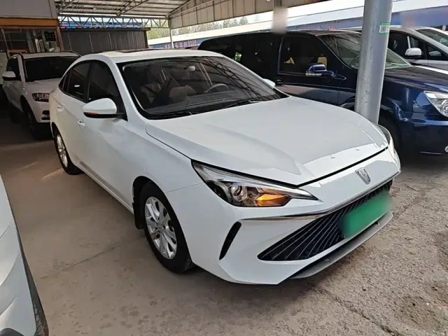 Roewe i5 — Фото автомобиля 3