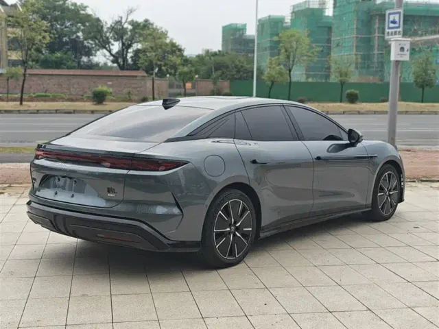 BYD Han L — Фото автомобиля 10
