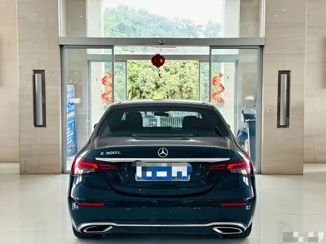 Mercedes-Benz E-Class — Фото автомобиля 8