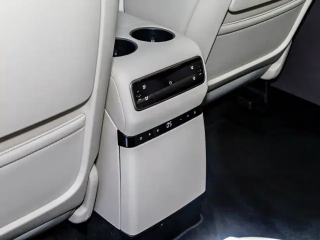 Li Auto Li i8 2025 Standard Edition — Фото автомобиля 13