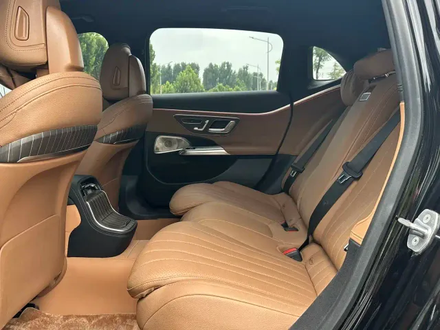 Mercedes-Benz E-Class — Фото автомобиля 6