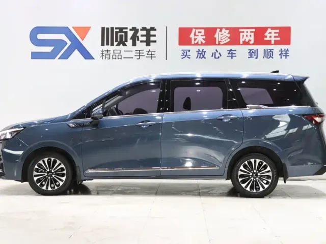 Wuling Jiachen — Фото автомобиля 5