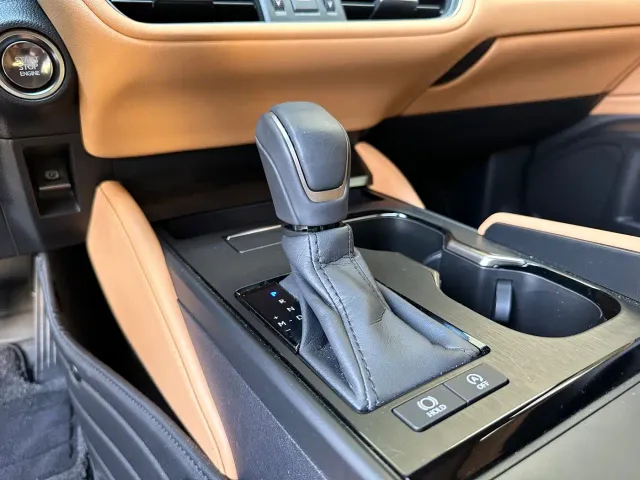 Lexus ES — Фото автомобиля 11