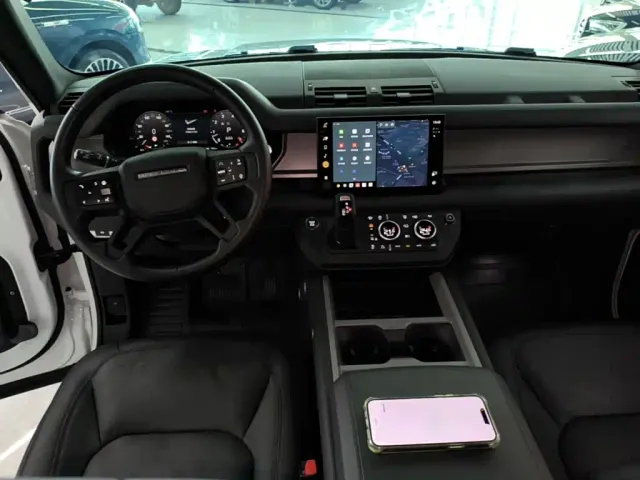 Land Rover Defender — Фото автомобиля 9
