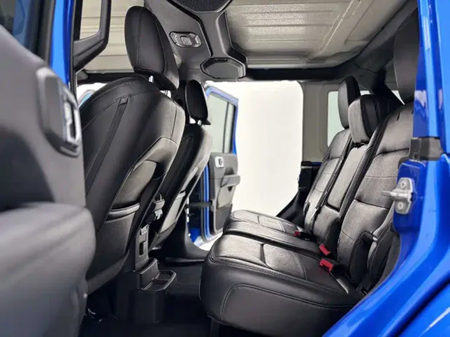 Jeep Wrangler — Фото автомобиля 24