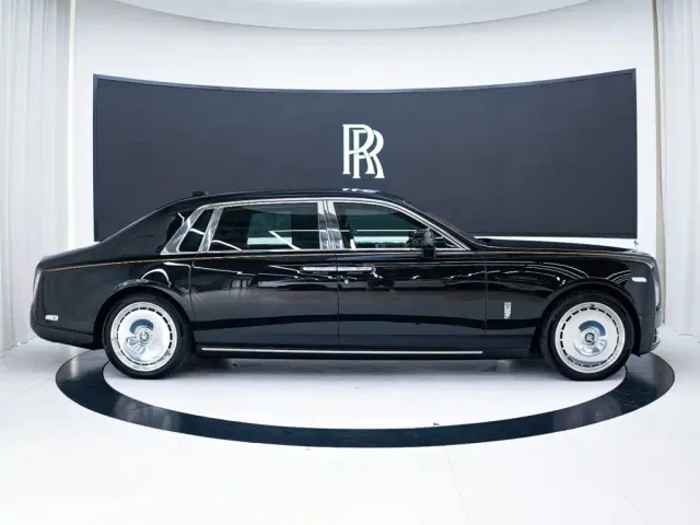 Rolls-Royce Phantom — Фото автомобиля 7