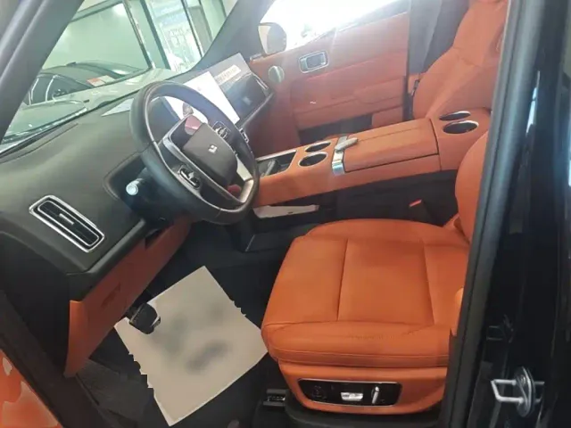 Li Auto L8 — Фото автомобиля 14