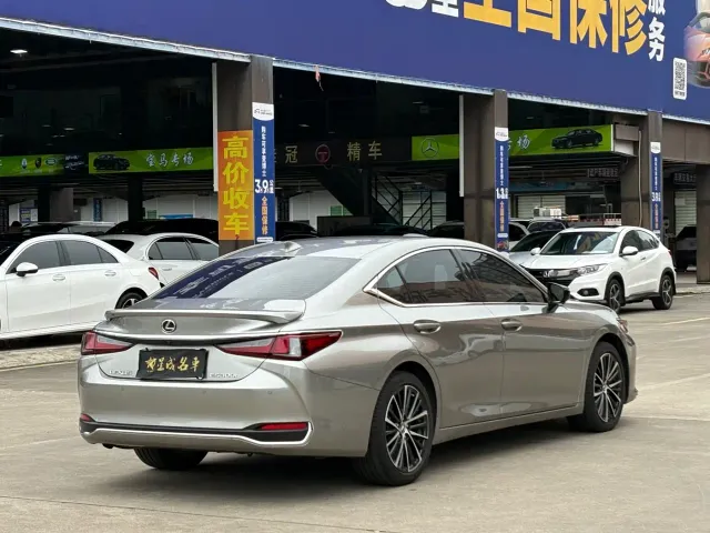 Lexus ES — Фото автомобиля 18