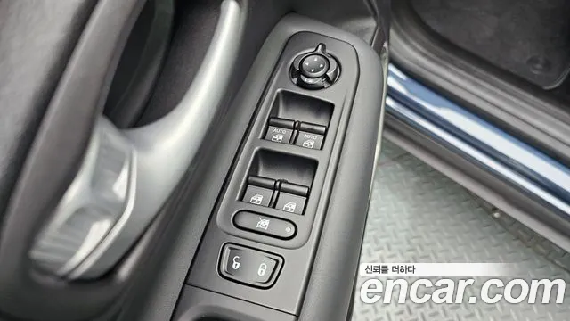 Jeep Renegade — Фото автомобиля 17