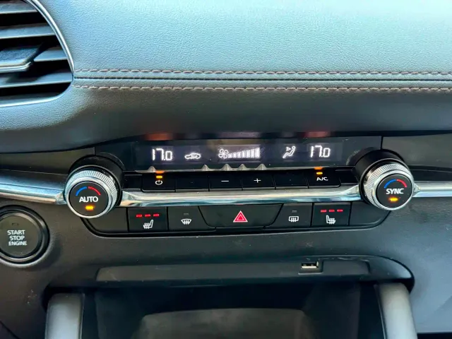 Mazda Axela — Фото автомобиля 9