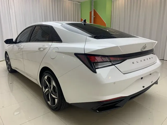 Hyundai Elantra — Фото автомобиля 6
