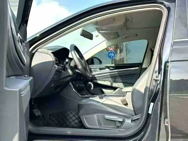 Volkswagen Passat — Фото автомобиля 5
