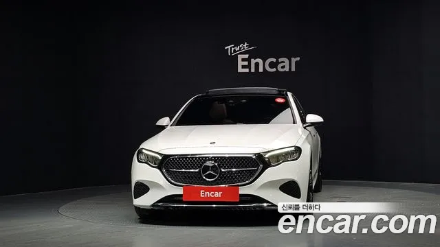 Mercedes-Benz E-Class — Фото автомобиля 3