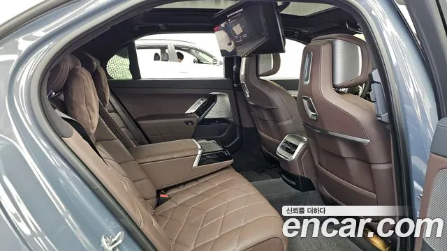 BMW 7 Series G70 — Фото автомобиля 18