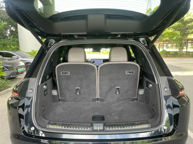 Li Auto L8 — Фото автомобиля 9
