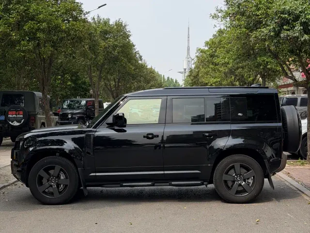 Land Rover Defender — Фото автомобиля 5