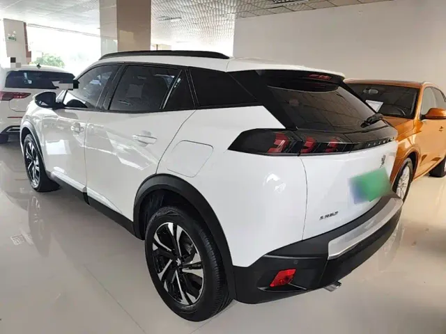 Peugeot 2008 — Фото автомобиля 4