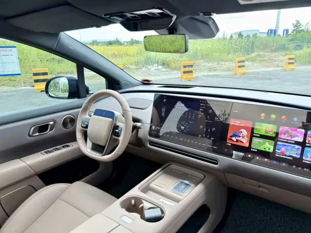 Li Auto i6 — Фото автомобиля 12