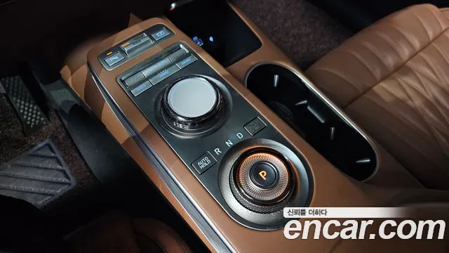 Genesis GV70 — Фото автомобиля 9