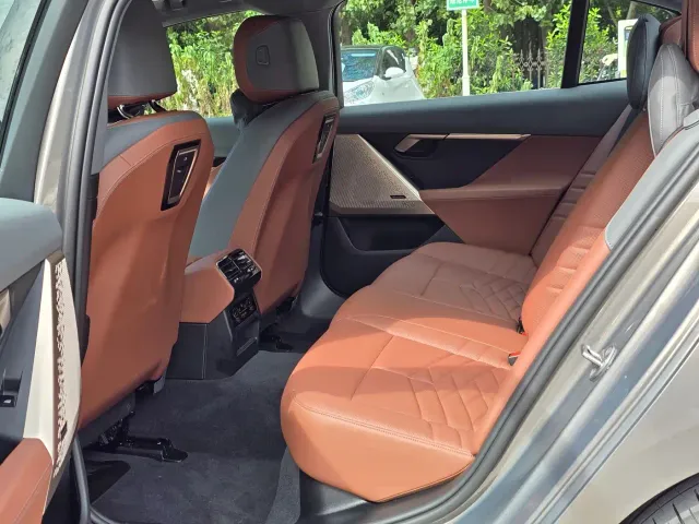 BMW i5 — Фото автомобиля 10