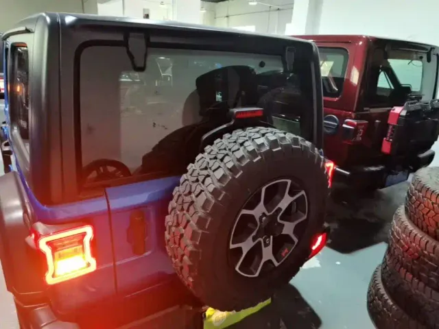Jeep Wrangler — Фото автомобиля 5