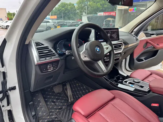 BMW iX3 — Фото автомобиля 4