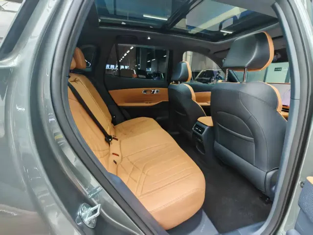 Geely Galaxy Starship 7 EM-i — Фото автомобиля 17