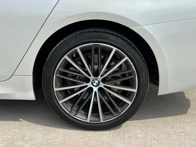 BMW 5 Series — Фото автомобиля 17
