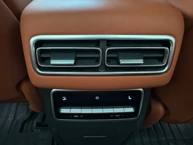 Li Auto L7 — Фото автомобиля 8