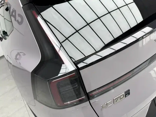 Volvo XC70 Plug-in Hybrid — Фото автомобиля 6