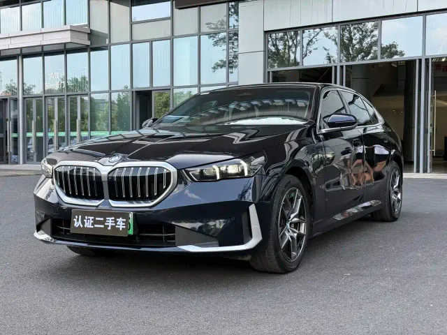 Фотография автомобиля — BMW i5