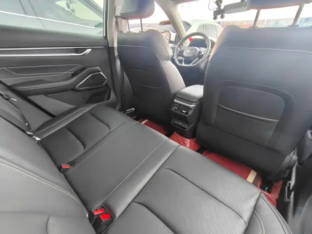 Geely Emgrand — Фото автомобиля 12