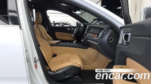 Volvo XC60 Generation 2 — Фото автомобиля 12