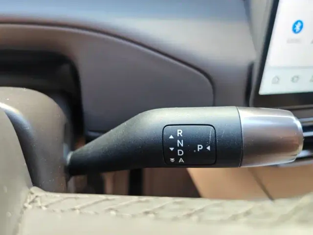 Li Auto MEGA — Фото автомобиля 16
