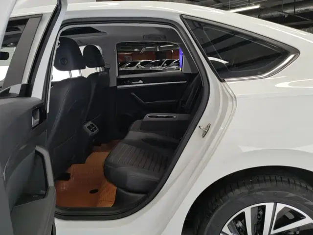 Volkswagen Lavida 2024 Model 300TSI DSG Starlight Full Comfort Edition — Фото автомобиля 11
