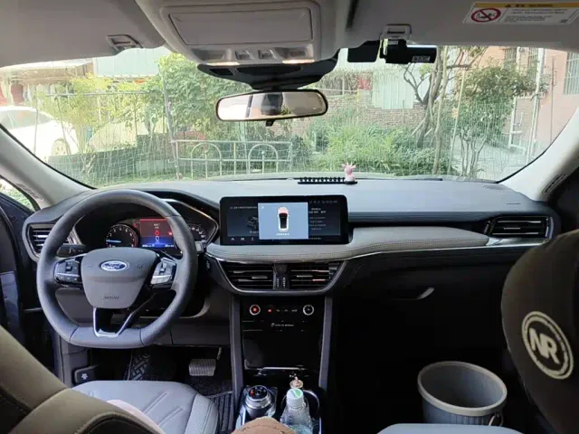 Ford Escape — Фото автомобиля 12