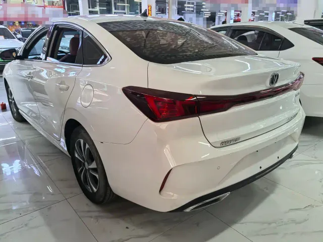 Changan Eado — Фото автомобиля 4