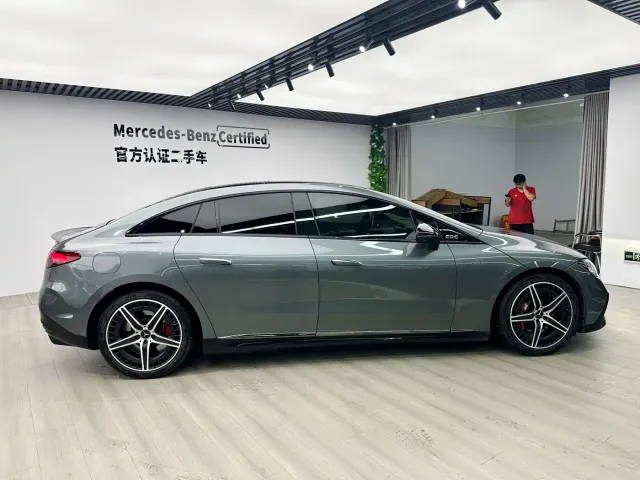Mercedes-Benz EQE AMG — Фото автомобиля 6
