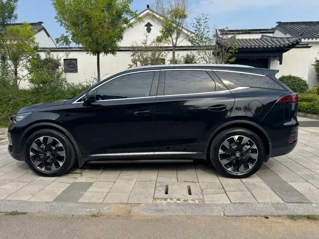 BYD Tang — Фото автомобиля 11